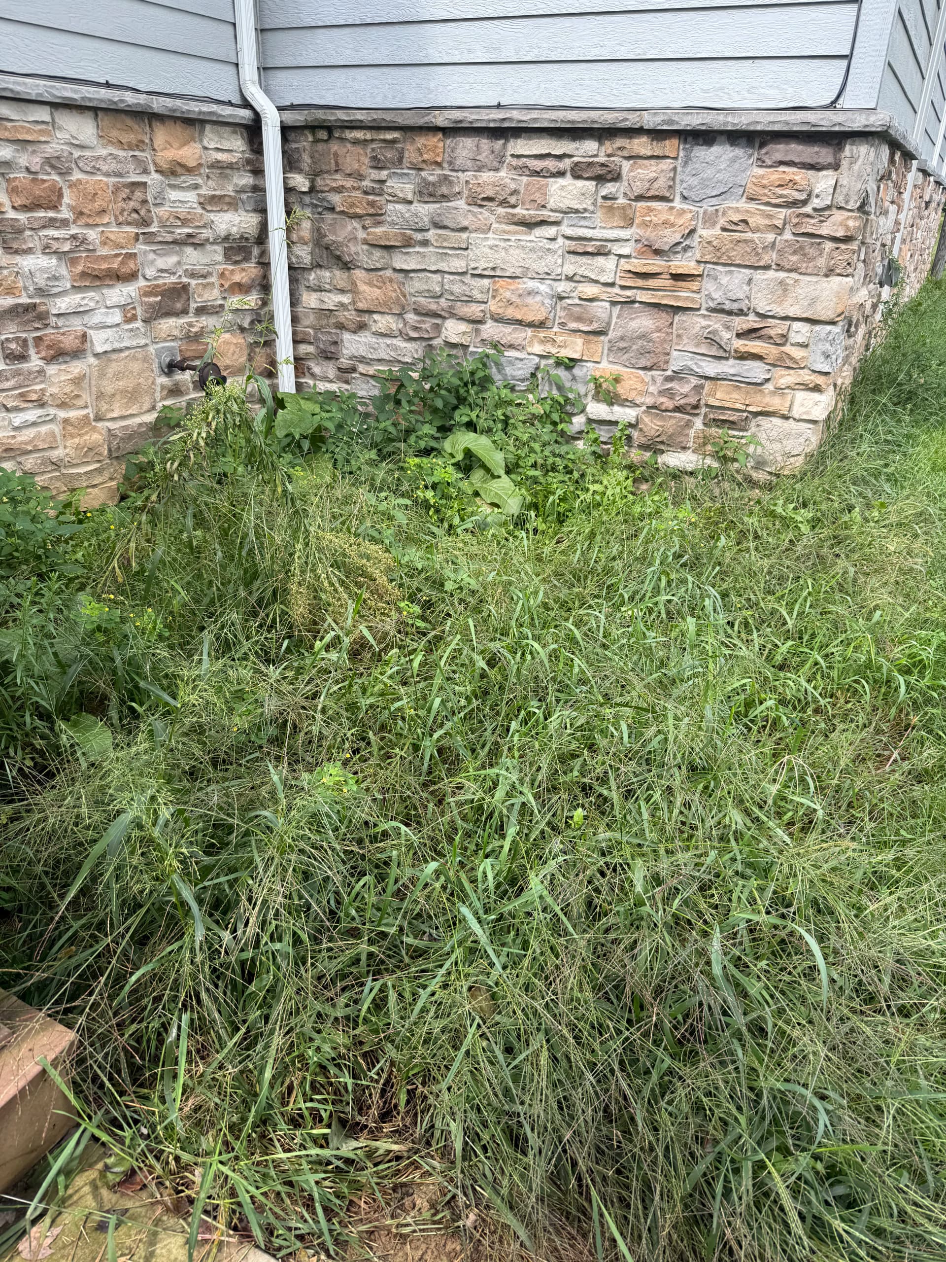 Fresh Mulch and a Full Bed Clean Up on a Large Rural Property