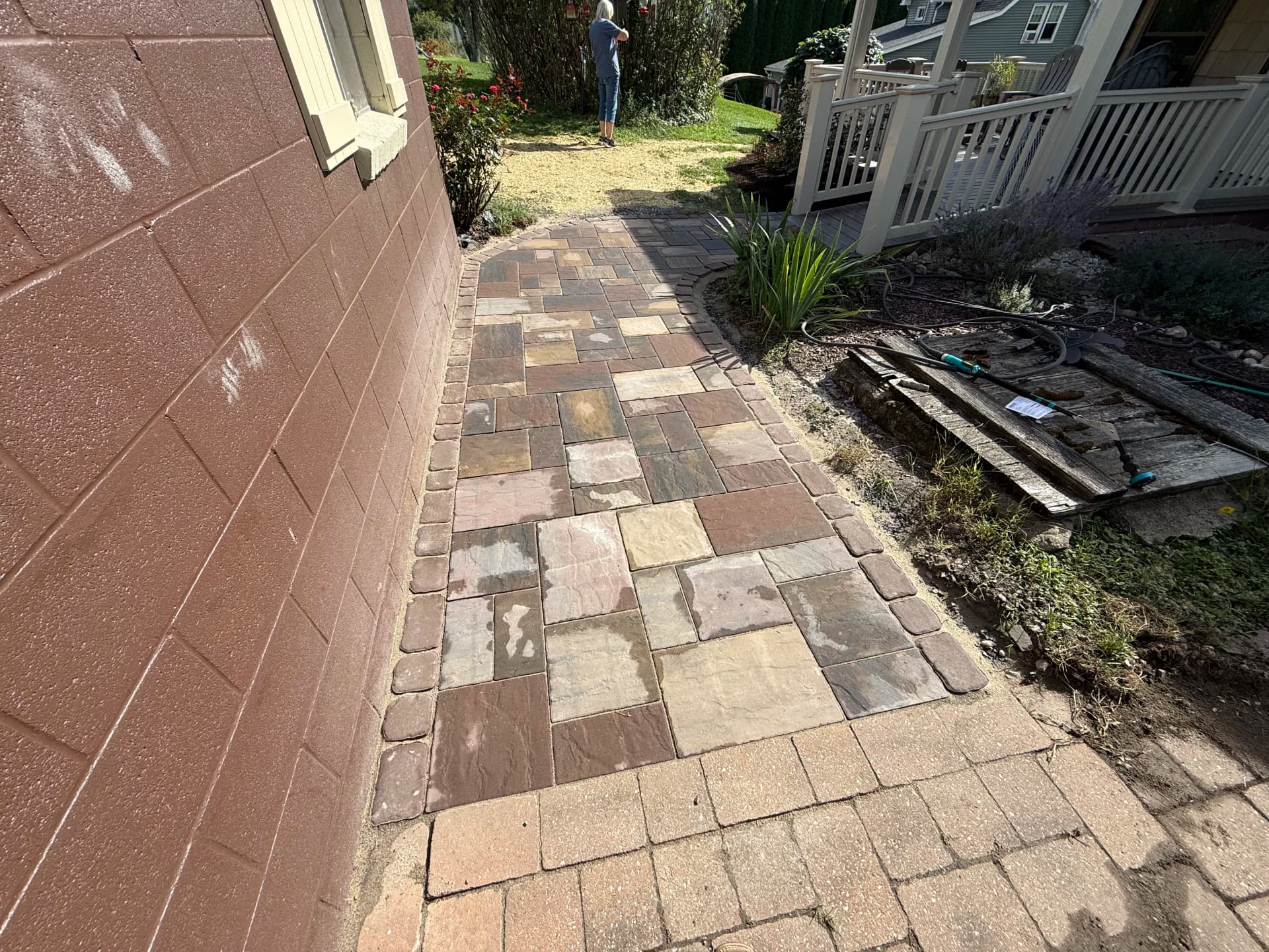 Gallery photos for Paver Patio, Fresh Mulch, and Hydrangeas for Clean Curb Appeal: Image #7