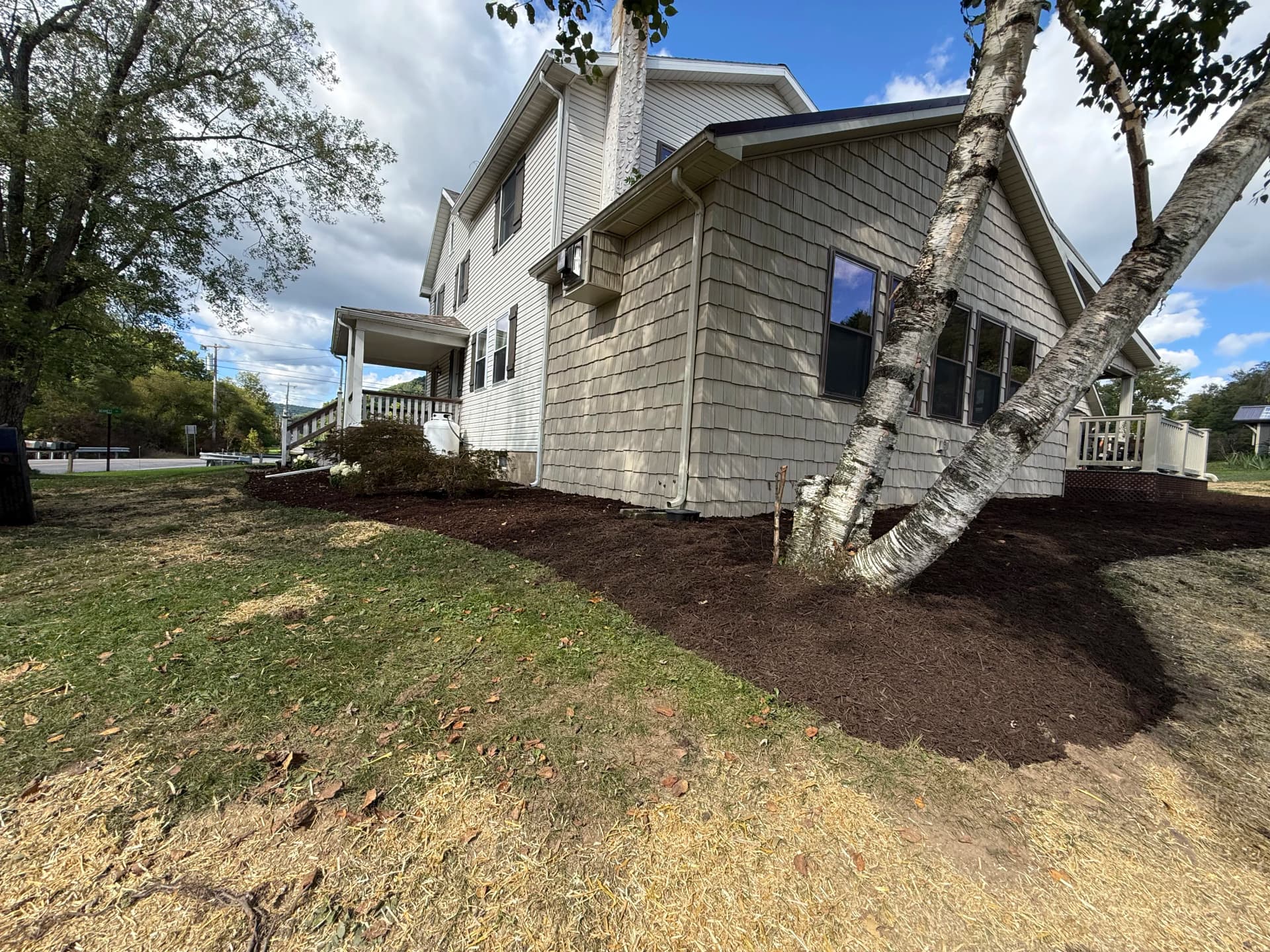 Gallery photos for Paver Patio, Fresh Mulch, and Hydrangeas for Clean Curb Appeal: Image #4