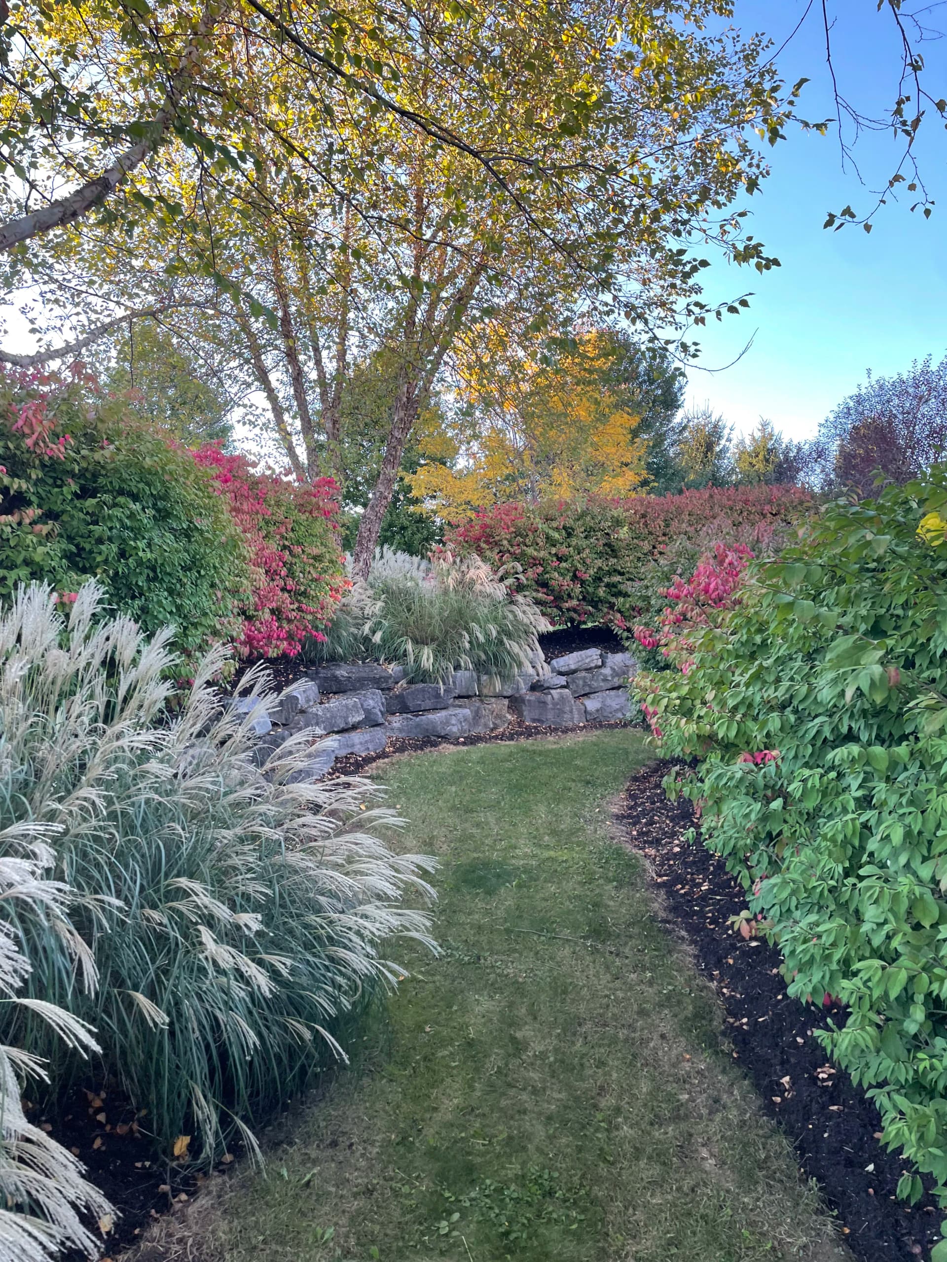 Gallery photos for Fresh Mulch and a Full Bed Clean Up on a Large Rural Property: Image #6