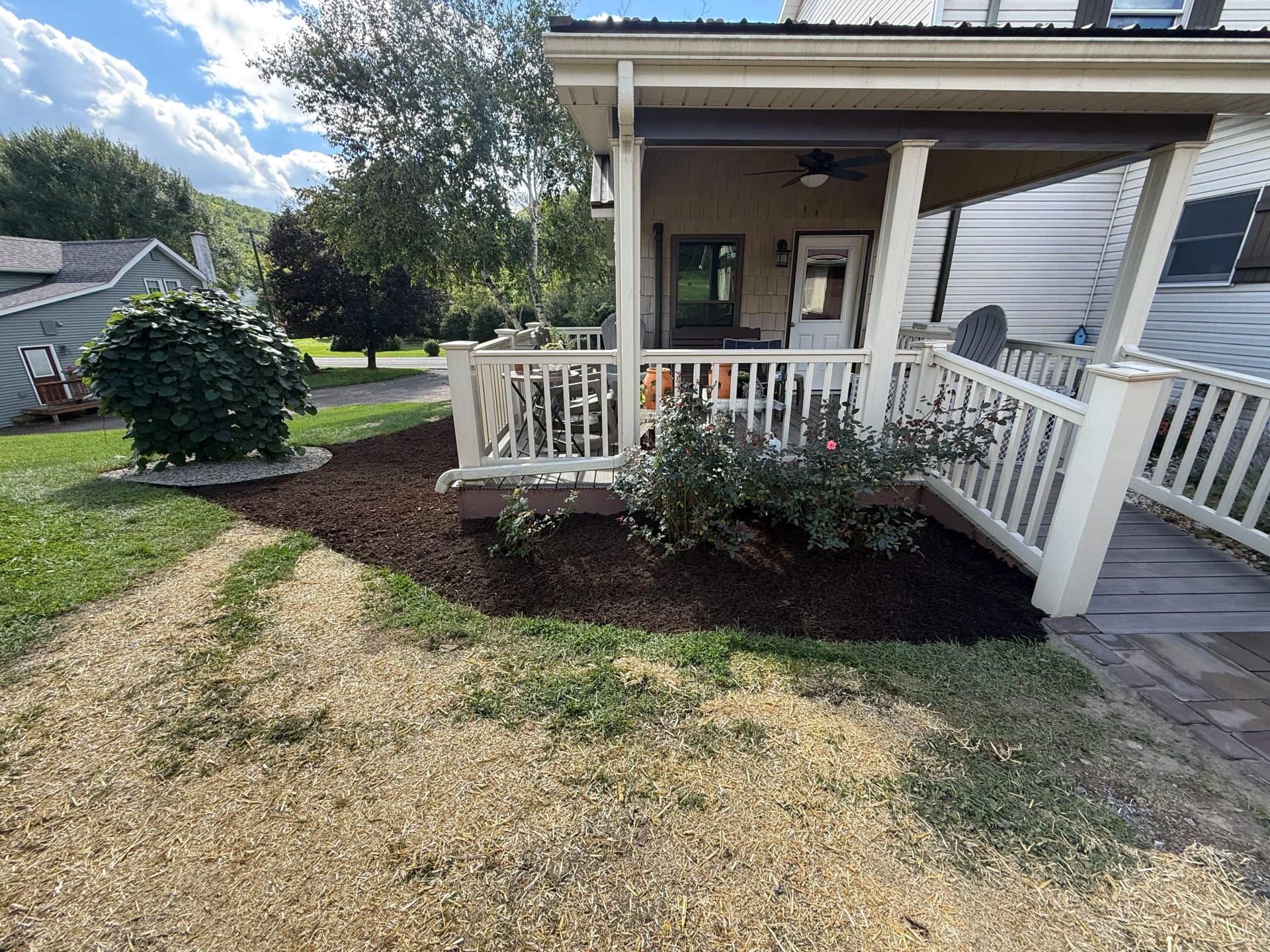 Gallery photos for Paver Patio, Fresh Mulch, and Hydrangeas for Clean Curb Appeal: Image #3