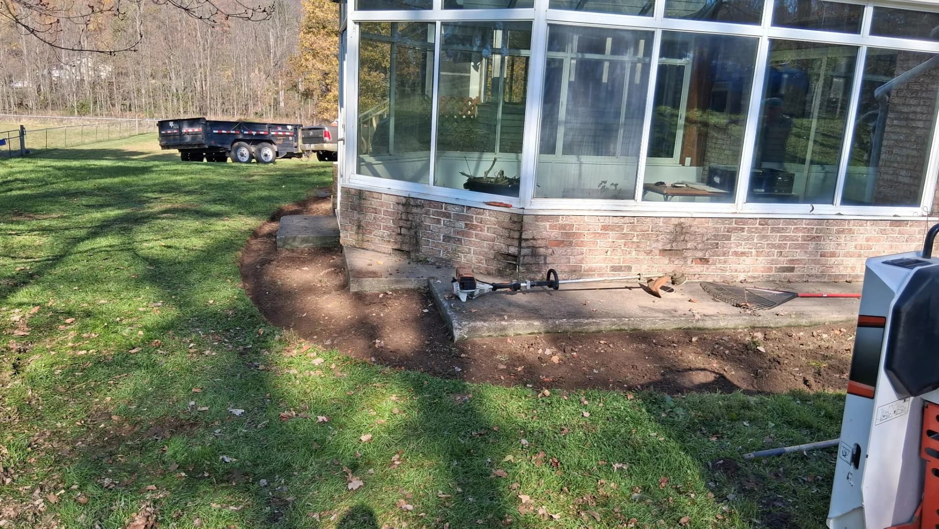 Gallery photos for Landscape Bed Prep Done Right - Grading and Clean Edges: Image #3