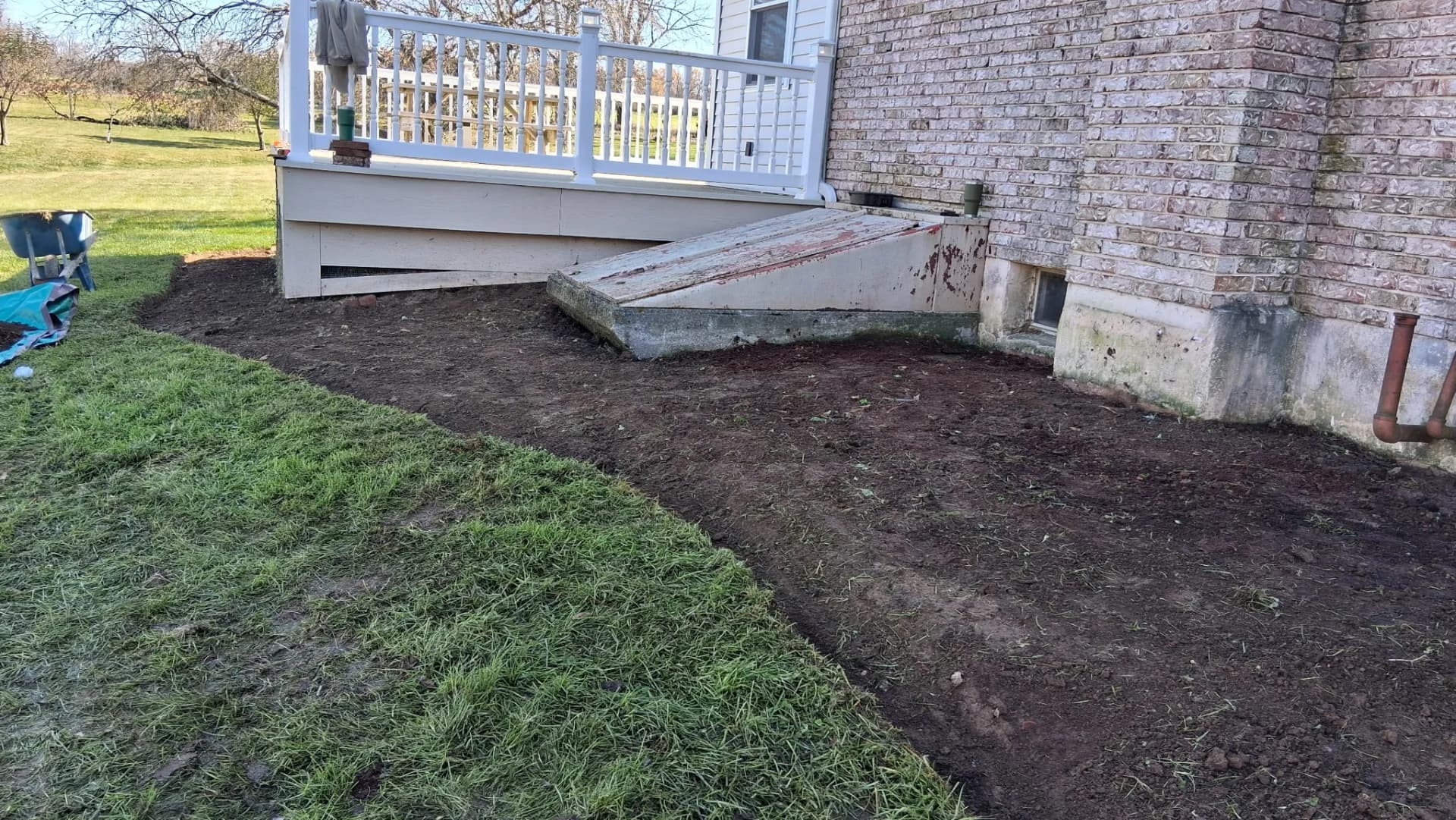 Gallery photos for Landscape Bed Prep Done Right - Grading and Clean Edges: Image #4