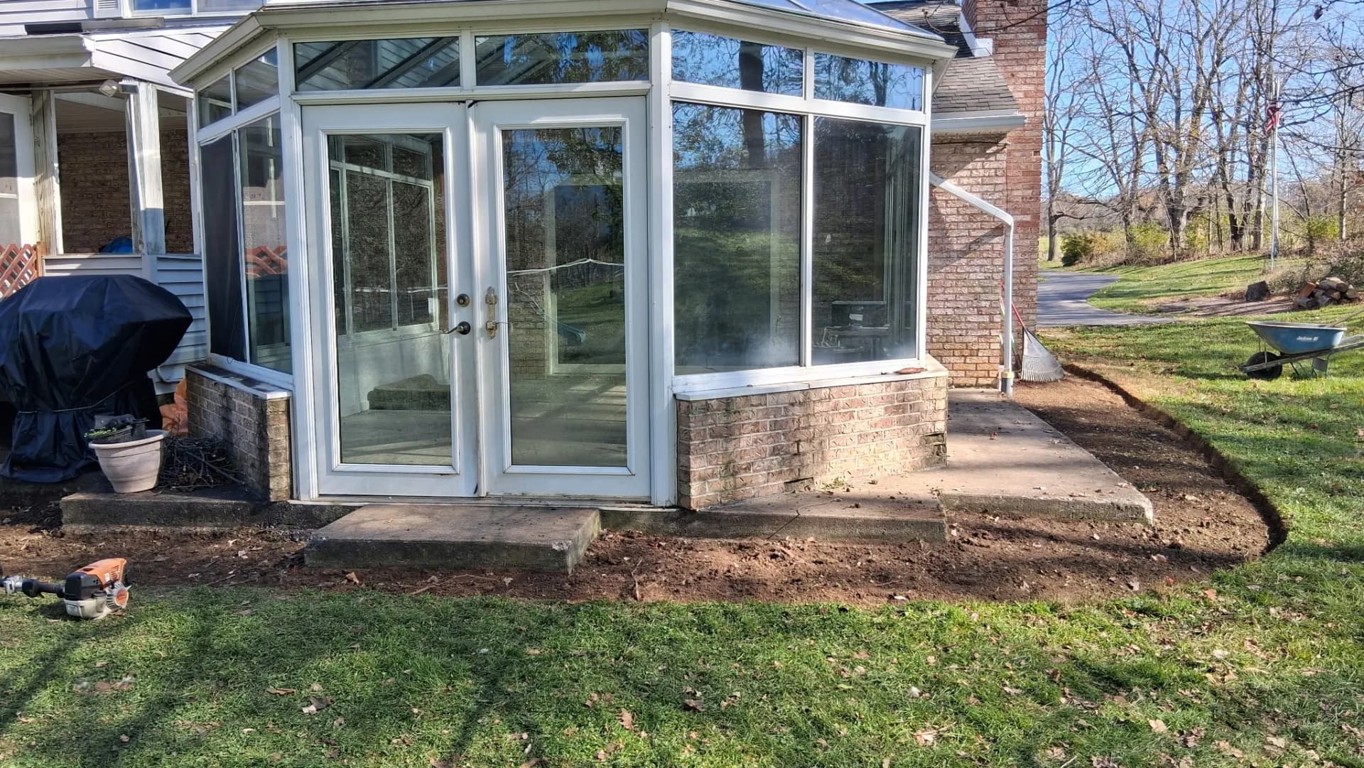 Gallery photos for Landscape Bed Prep Done Right - Grading and Clean Edges: Image #2